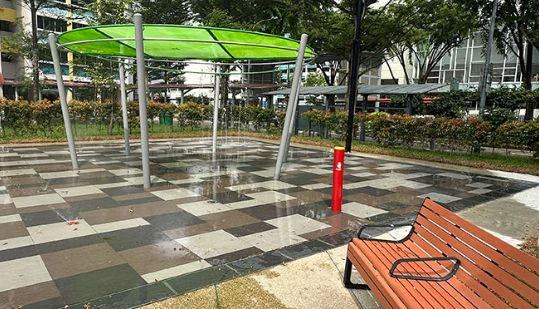 九游娛樂(lè)：大巴窯中央游樂(lè)場(chǎng)：水戲區(qū)的休閑廣場(chǎng)(圖10)
